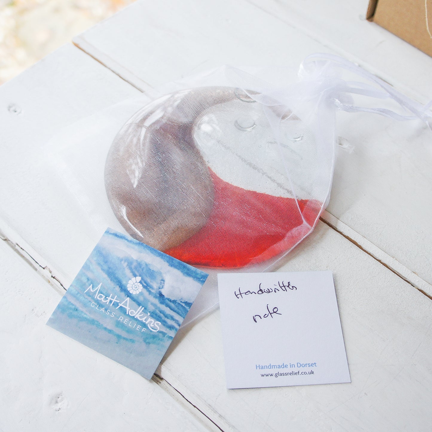 red robin glass suncatcher round with organza bag