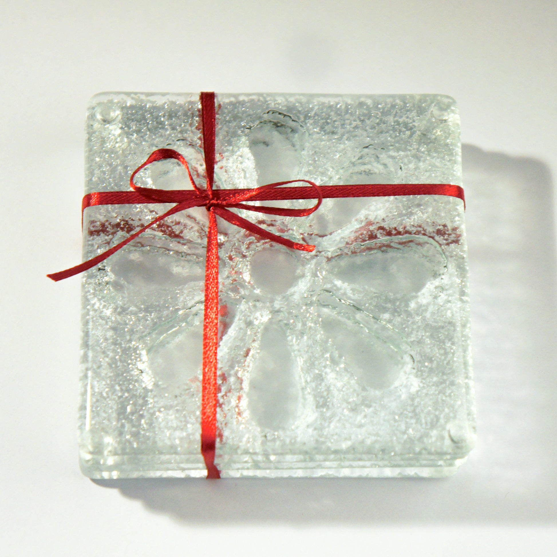 set of daisy flower fused glass clear square coasters 10cm with ribbon