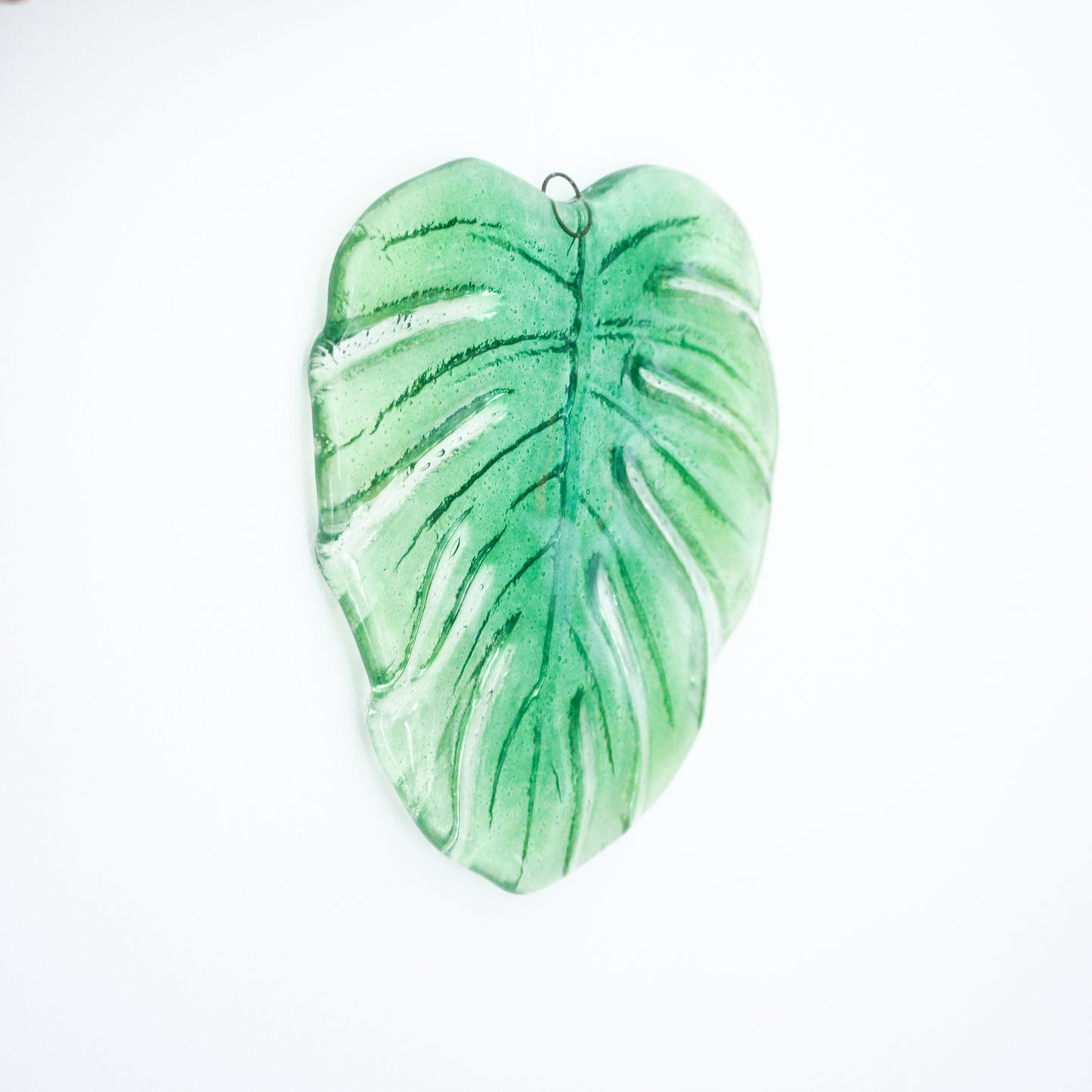Monstera Leaf Glass Suncatcher 16.5cm(6 1/2"), botanical fused glass hanging ornament, variegated monstera garden decor, outdoor yard art glass