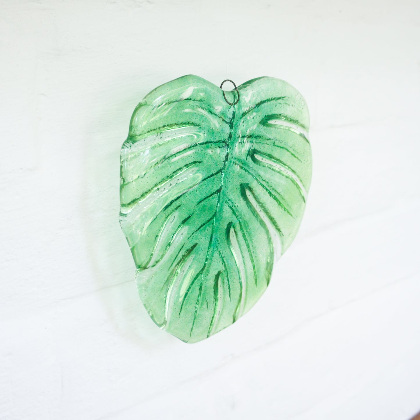 Monstera Leaf Glass Suncatcher 16.5cm(6 1/2"), botanical fused glass hanging ornament, variegated monstera garden decor, outdoor yard art glass