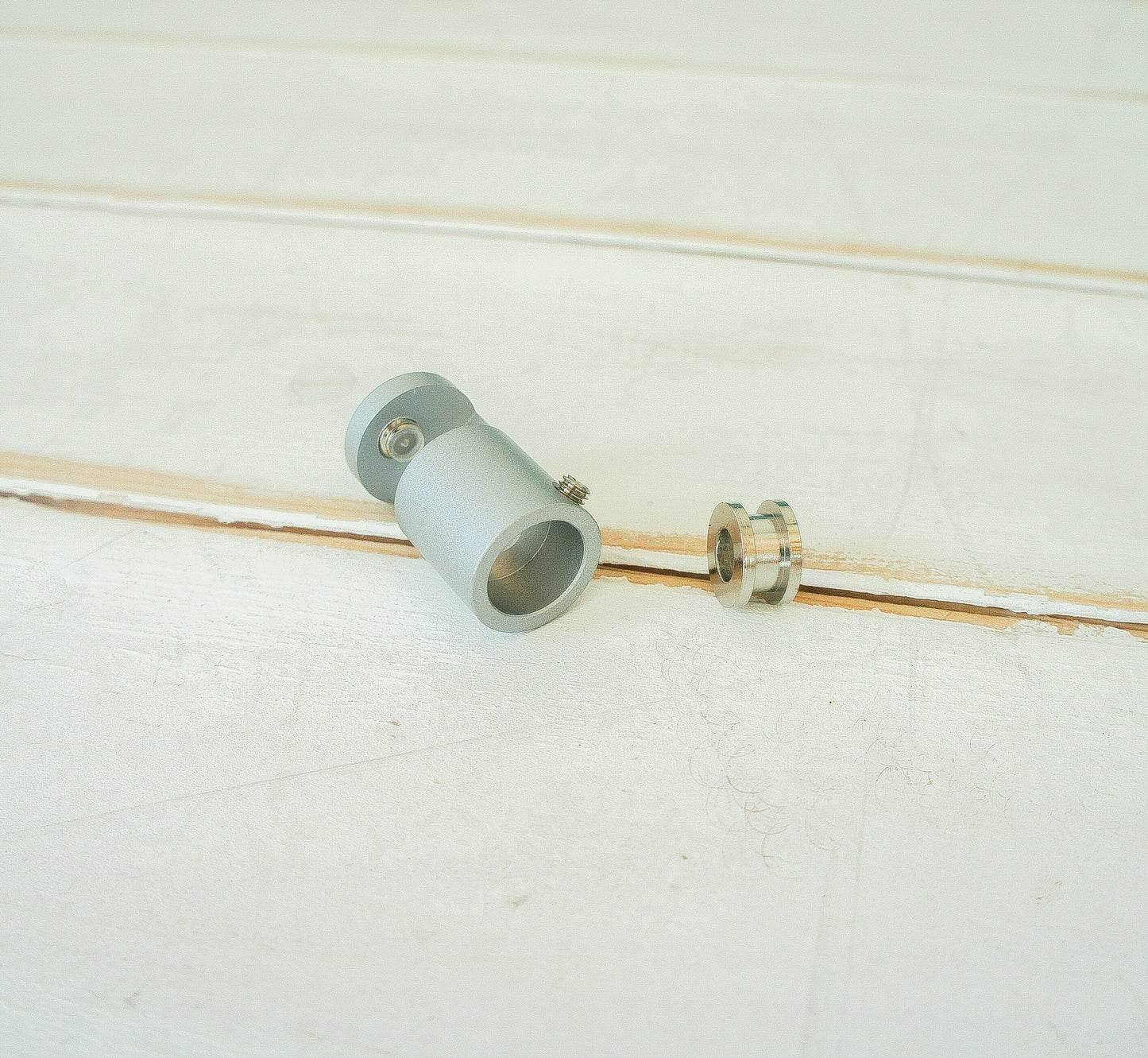 Set of 3 fixings with 2 allen keys for glass wall panels | panel to be 18mm from the wall