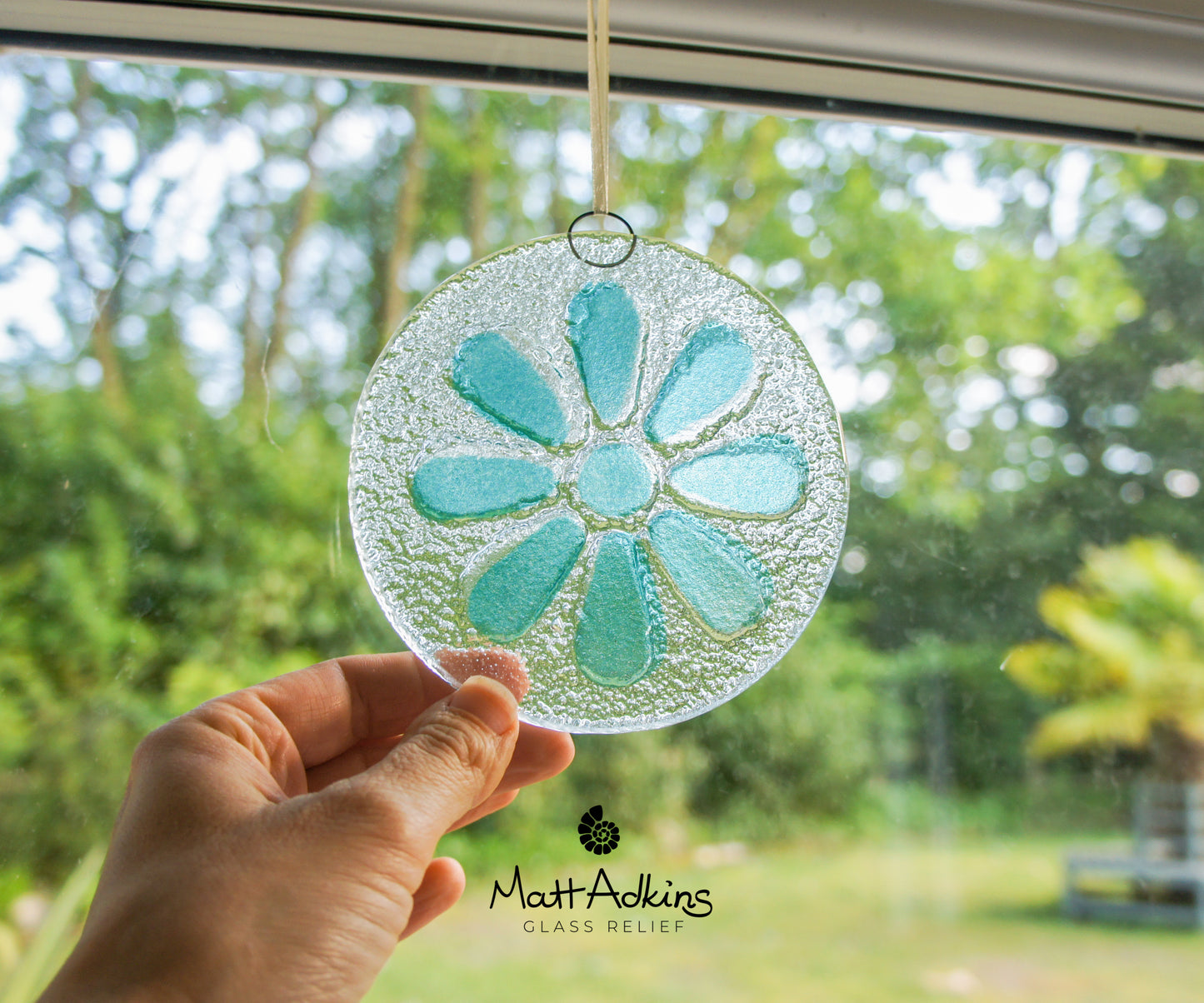 teal daisy fuysed glass suncatcher 12cm