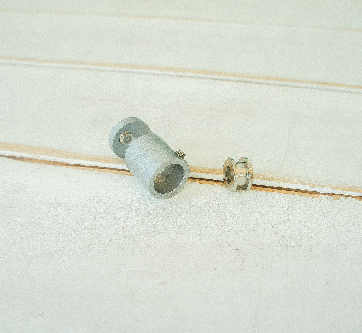 Set of 3 fixings with 2 allen keys for glass wall panels | panel to be 18mm from the wall