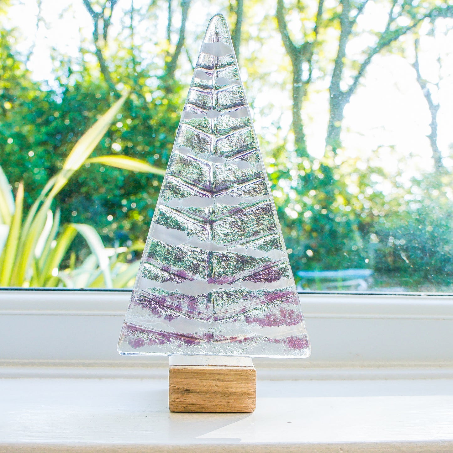 Large Purple&White Glass Free - Freestanding - 22cm/8 1/2" with wooden block