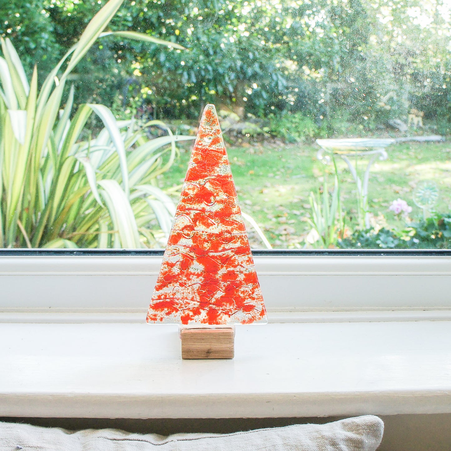 Large Red Glass Tree - Freestanding - 22cm/8 1/2" with wooden block