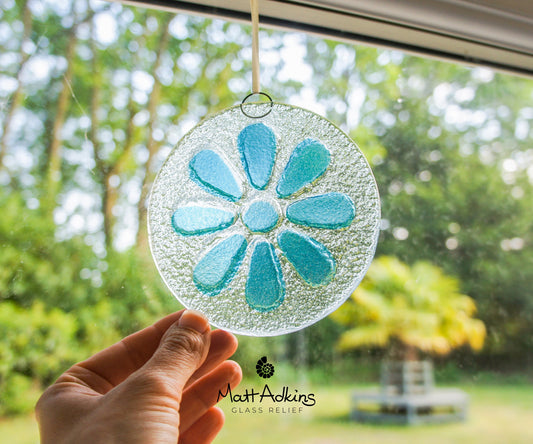 Blue Flower Glass Sun Catcher 12cm(5"), daisy, fused glass hanging ornament, garden decor, yard art glass, sunflower suncatcher, small gifts