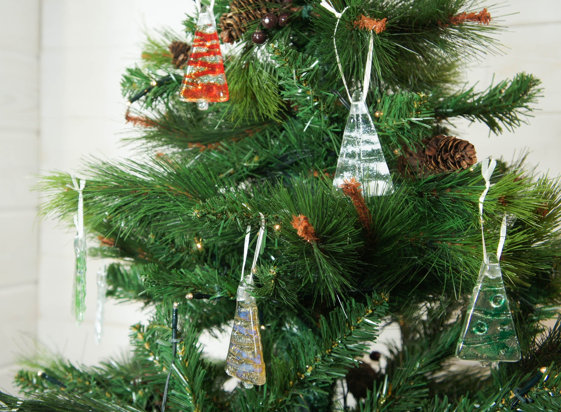 fused glass christmas decorations, glass christmas trees, glass christmas hanging decorations, glass christmas ornaments