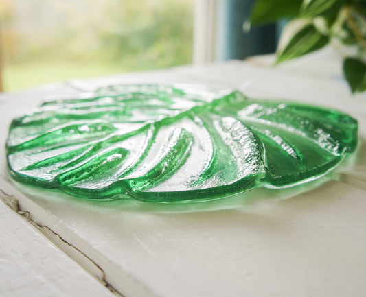 fused glass garden ornament house plant garden sculpture sea glass art Monstera Leaf glass Suncatcher thank you present gift for dad yard art glass dark green botanical outdoor decor leaf print