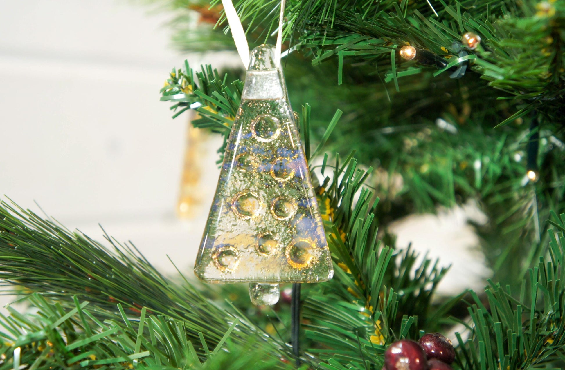 fused glass xmas
Christmas decoration
glass decoration
glass christmas tree
glass hanging trees
amber gold glass
gold glass decor
gold christmas decor
christmas gift ideas
christmas ornament
secret santa gift
stocking filler
small gift