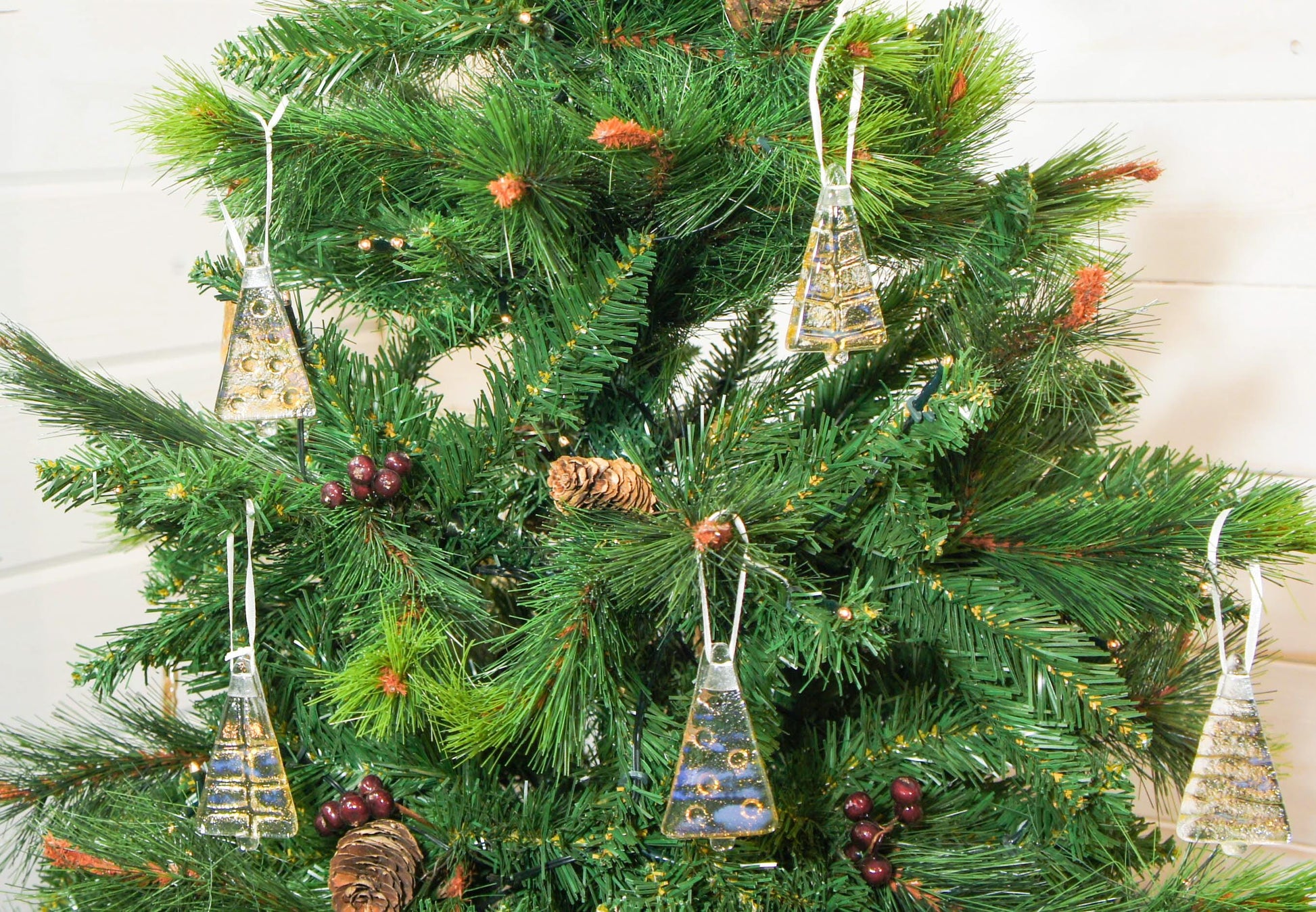 fused glass xmas
Christmas decoration
glass decoration
glass christmas tree
glass hanging trees
amber gold glass
gold glass decor
gold christmas decor
christmas gift ideas
christmas ornament
secret santa gift
stocking filler
small gift