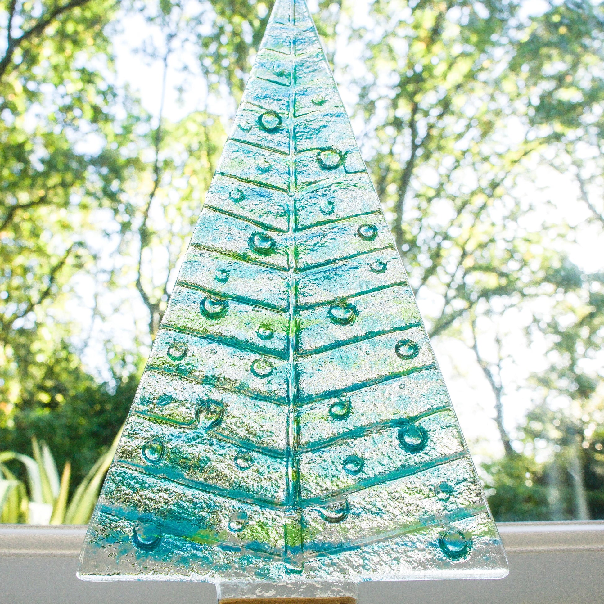 fused glass xmas
Christmas decoration
glass decoration
glass christmas tree
Xmas decoration
freestanding tree
blue green xmas tree
christmas ornament
holiday decor
christmas gift idea
christmas present
christmas eve box
seaglass christmas