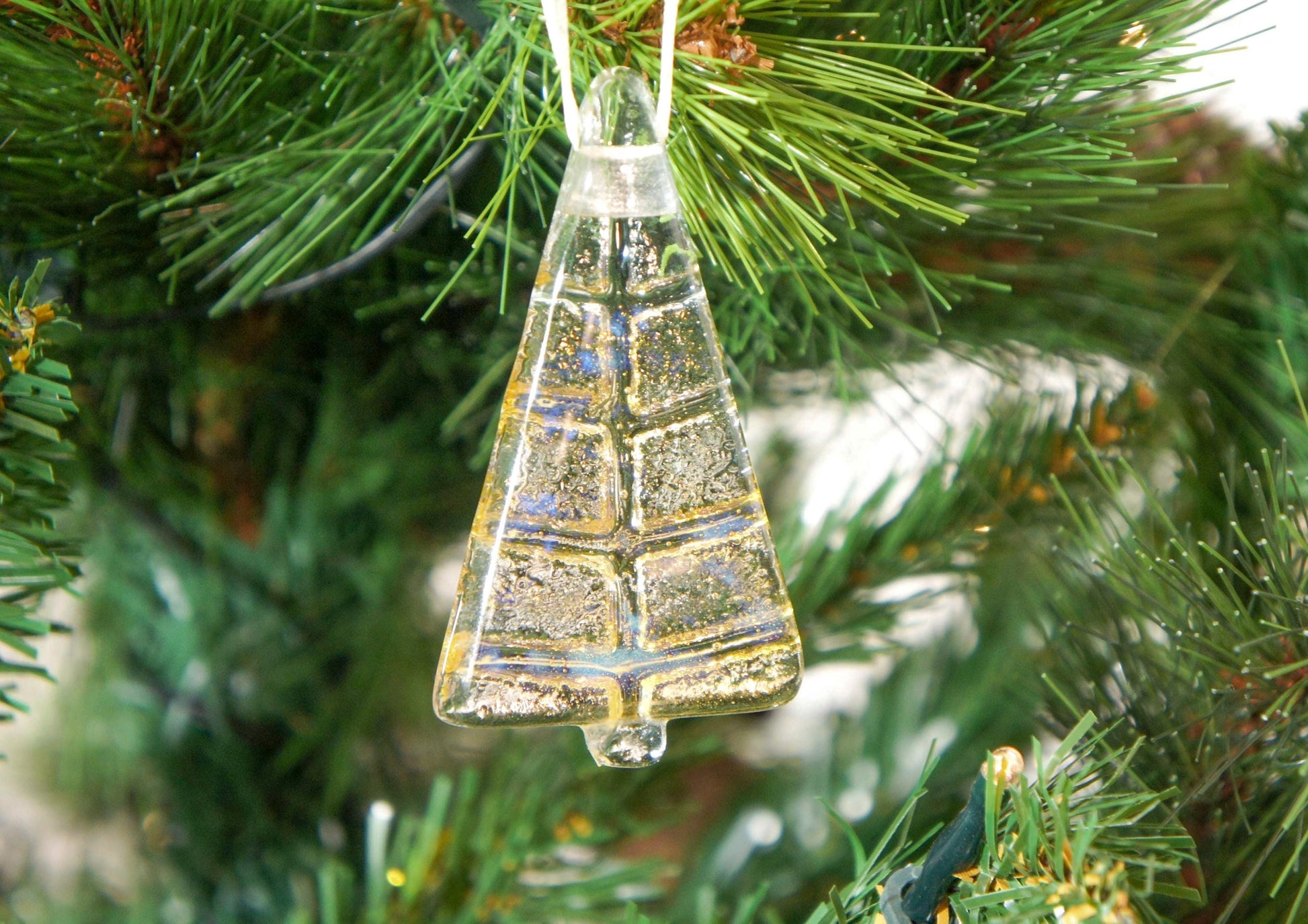 fused glass xmas
Christmas decoration
glass decoration
glass christmas tree
glass hanging trees
amber gold glass
gold glass decor
gold christmas decor
christmas gift ideas
christmas ornament
secret santa gift
stocking filler
small gift
