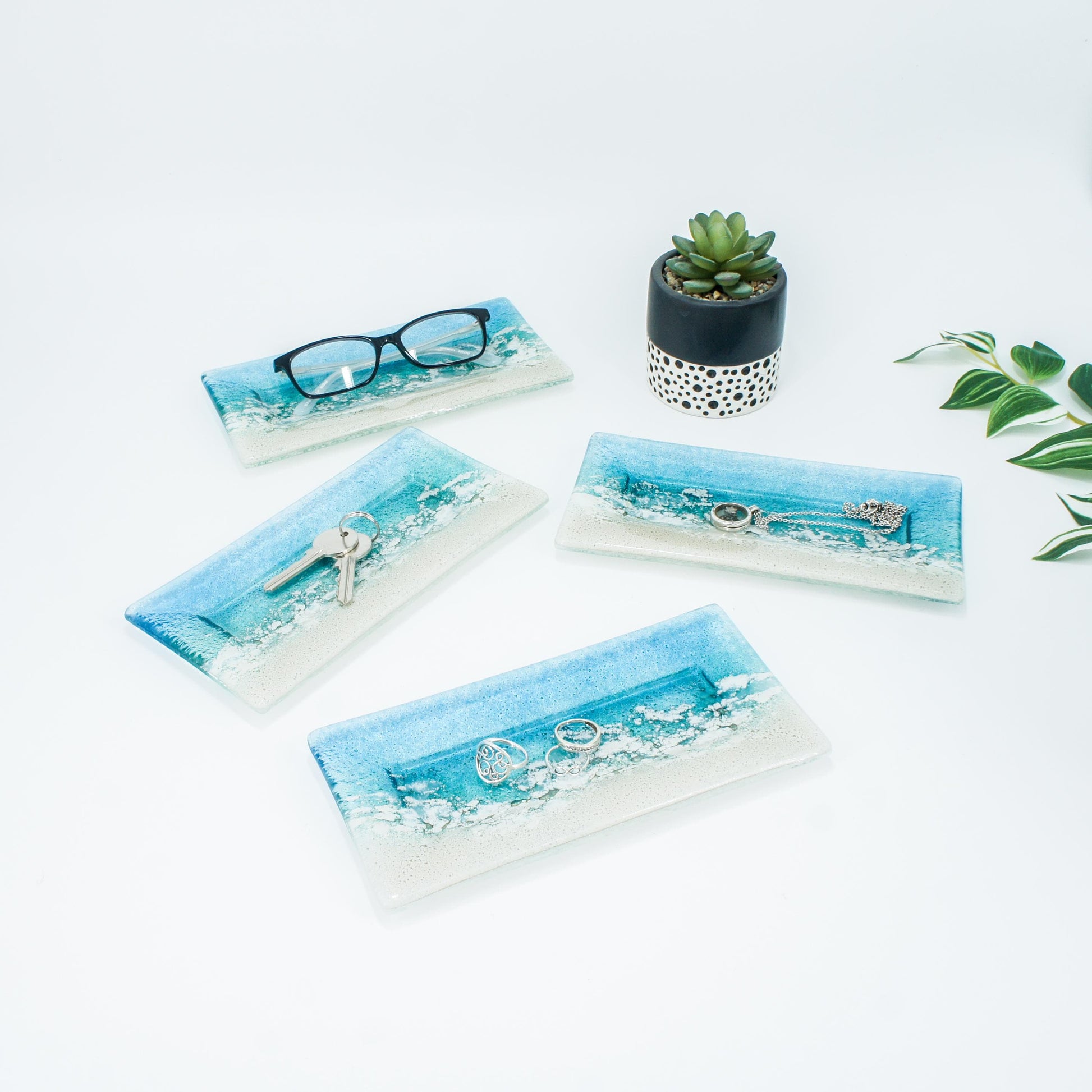 accessory tray
turquoise ring tray
blue glasses holder
teal trinket dish
coastal ring tray
green ring holder
beach pen holder
key bowl rest
gift pen holider
gift for him
teal ring dish
necklace holder
office accessory