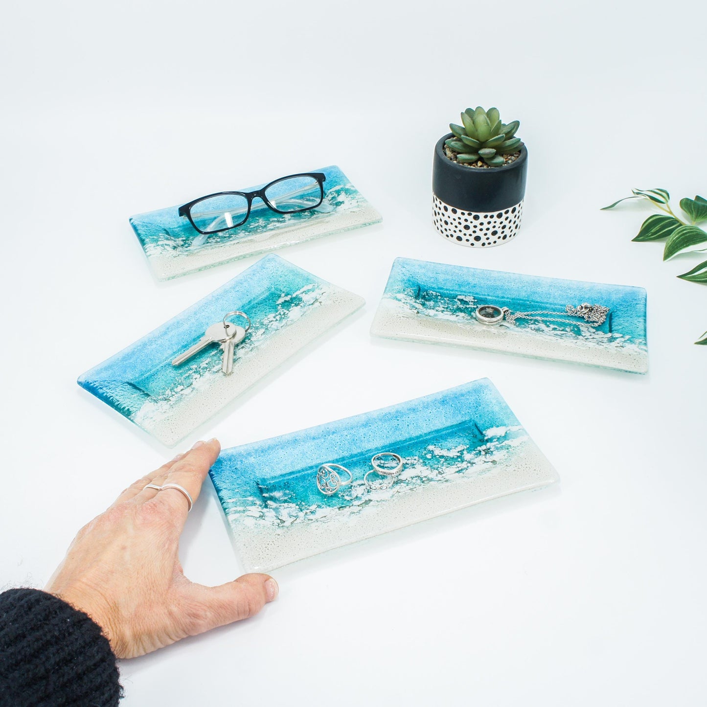 accessory tray
turquoise ring tray
blue glasses holder
teal trinket dish
coastal ring tray
green ring holder
beach pen holder
key bowl rest
gift pen holider
gift for him
teal ring dish
necklace holder
office accessory