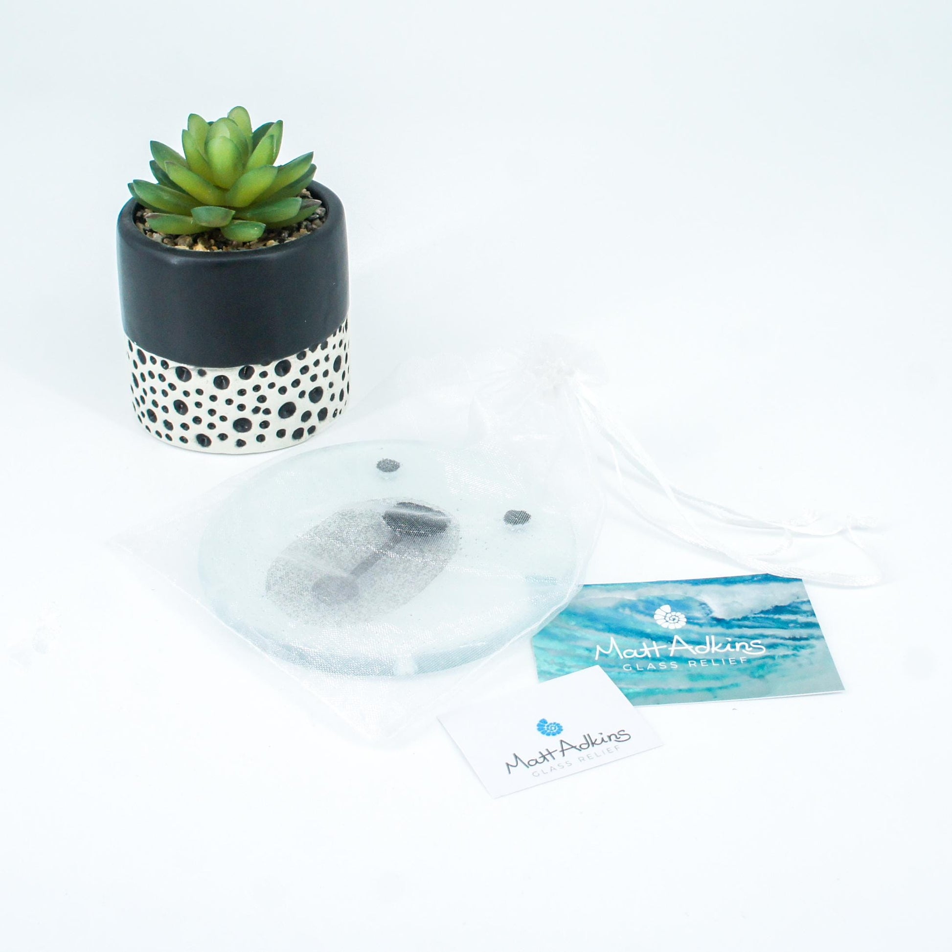 1 round polar bear face fused glass coaster
1 Polar Bear Fused Glass Coaster 11cm(4 1/3"), white polar bear round coaster, sea glass art, single coaster, handmade glass