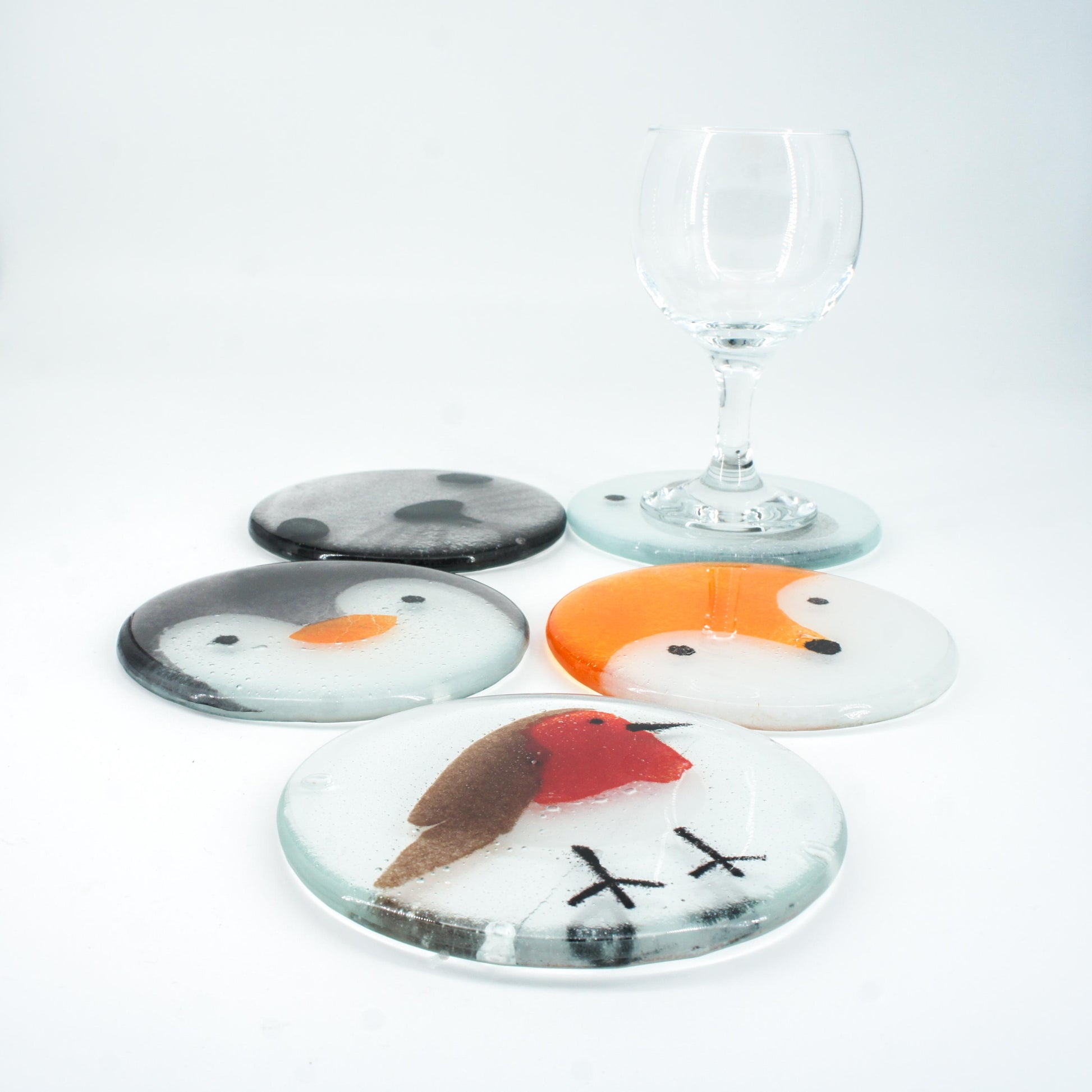 Set of 2 Robin Fused Glass Round Coasters 11cm(4 1/3"), robin round coaster red & grey, sea glass art, bird coasters