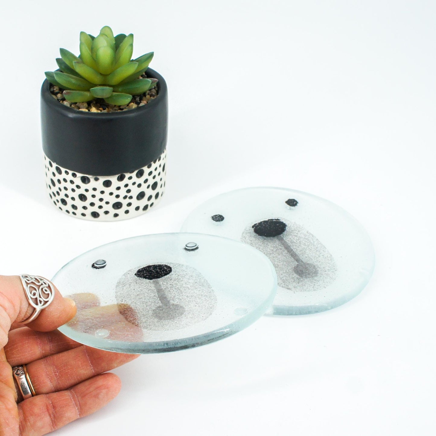 1 Polar Bear Fused Glass Coaster 11cm(4 1/3"), white polar bear round coaster, sea glass art, single coaster, handmade glass