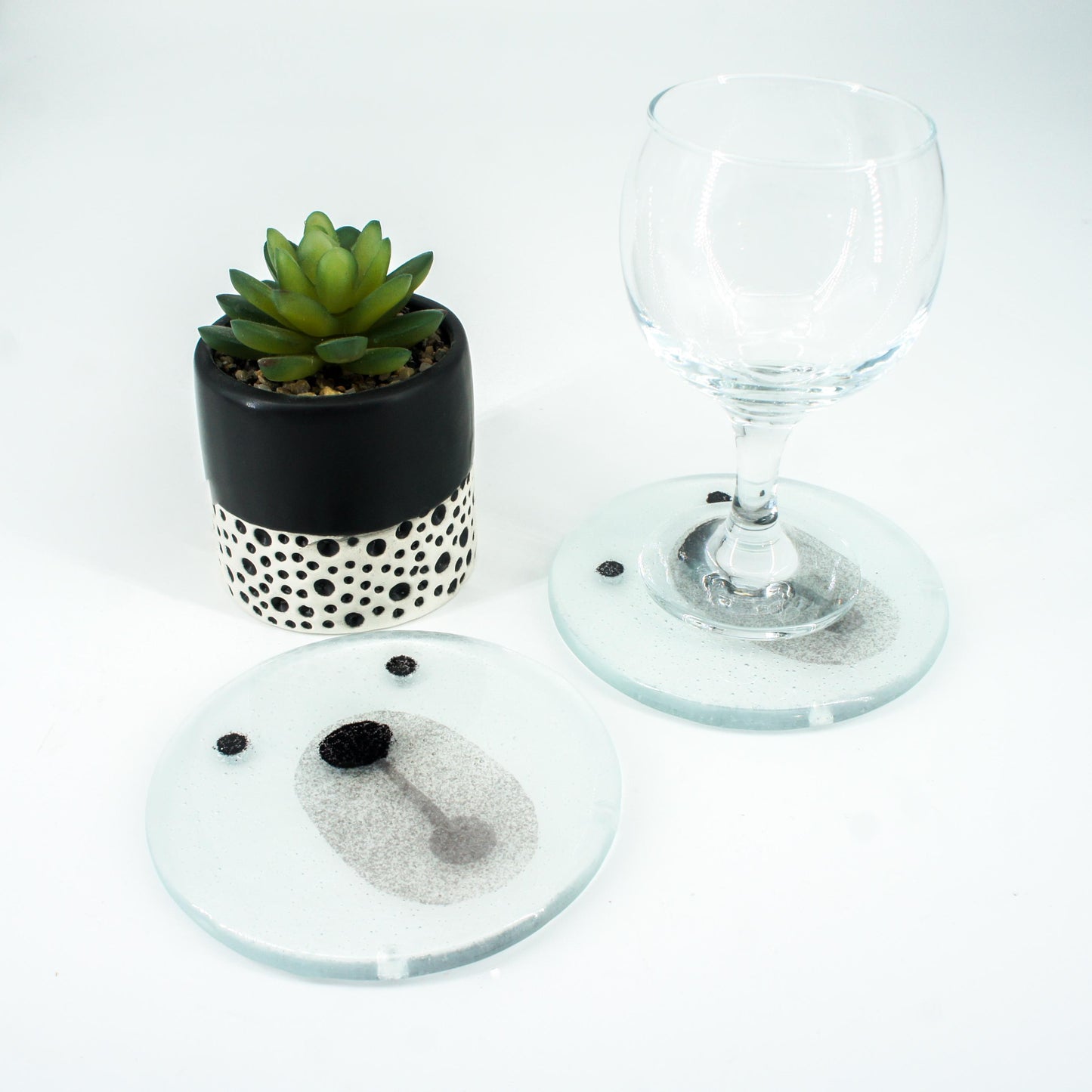 1 round polar bear face fused glass coaster
1 Polar Bear Fused Glass Coaster 11cm(4 1/3"), white polar bear round coaster, sea glass art, single coaster, handmade glass