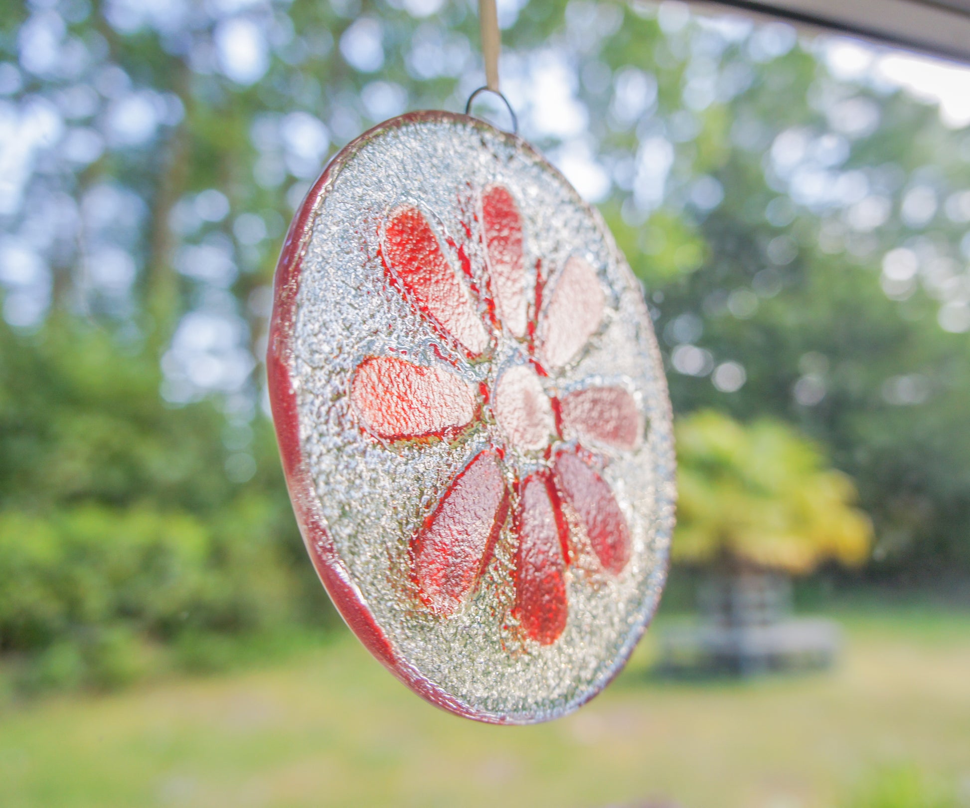 red daisy hanging window suncatcher